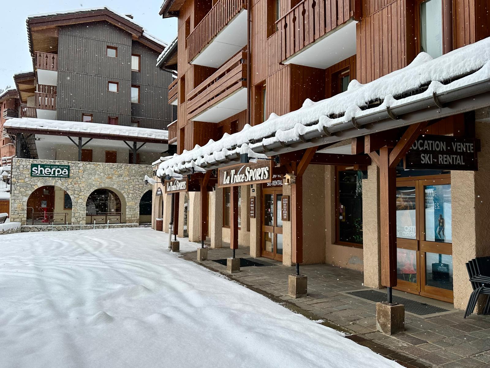 Location de ski et supérette à proximité